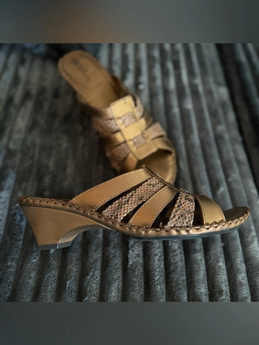 Strappy Leather Kitten Heels Open Toe Dressy Sandals 2 Inch Metallic Gold Sz 10